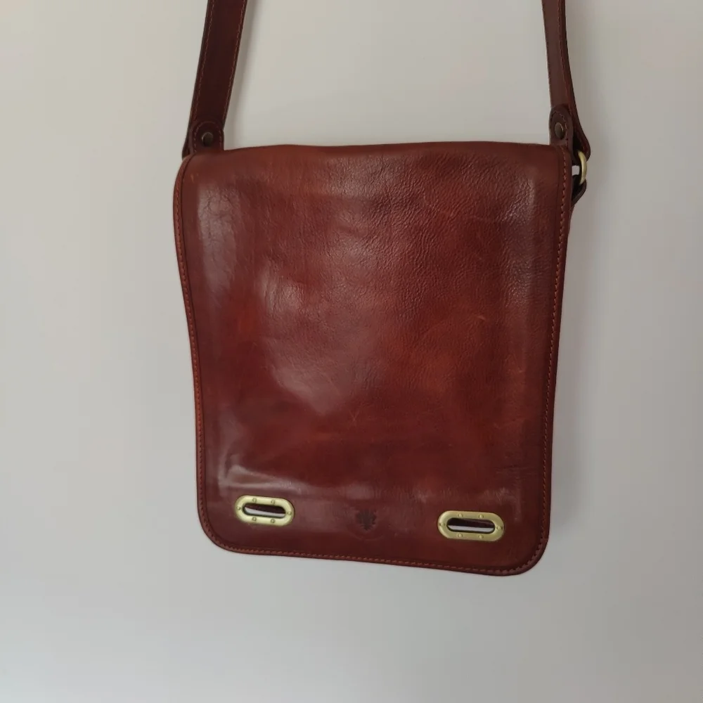 Vera Pelle Leather Messenger bag